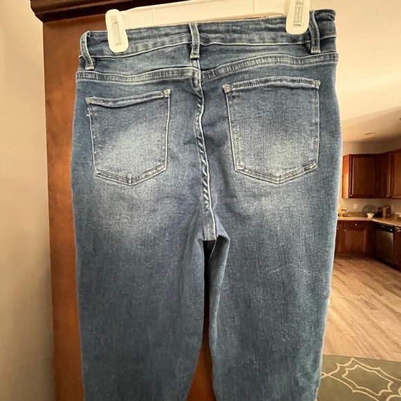 Distressed Jeans - Picture 2 of 7